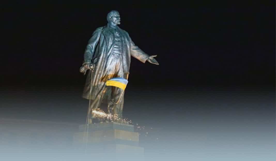 Trump signed executive order to protect national monuments & statues