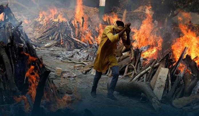 Delhi crematoriums forced to build makeshift funeral pyres