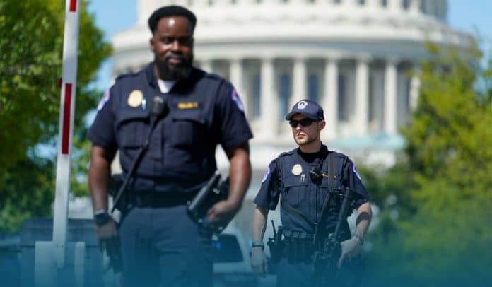 US Capitol Police Arrested A Man Who Surrenders After Claiming To Have Explosive Device Near US Capitol