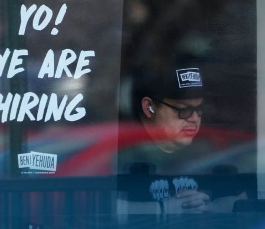 US Economy Added 428000 jobs in April Despite Rising Inflation