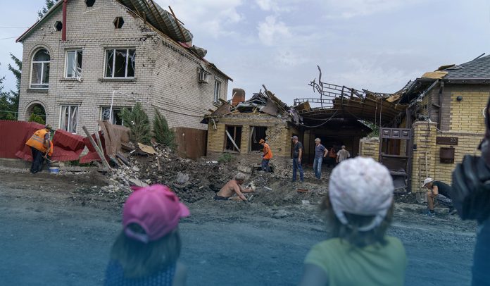 Moscow Shelling heavily in Ukraine’s East; Disaster Risk at Zaporizhzhya Increasing